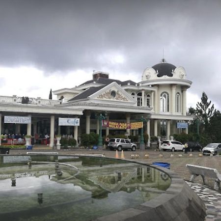 Villa Musti Green Apple Cipanas Sindanglaya Exterior foto