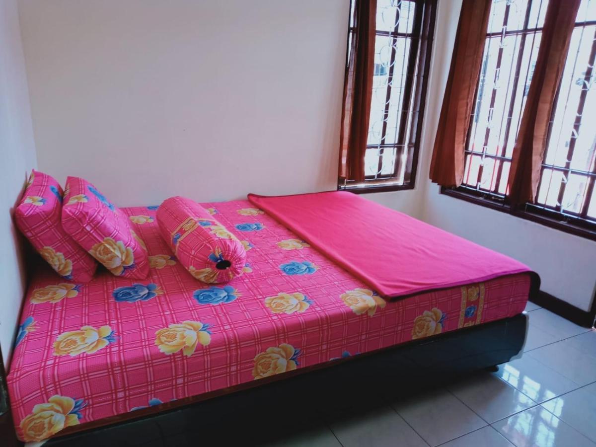 Villa Musti Green Apple Cipanas Sindanglaya Exterior foto