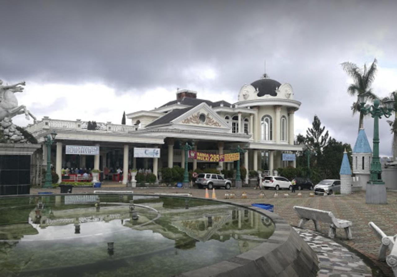 Villa Musti Green Apple Cipanas Sindanglaya Exterior foto